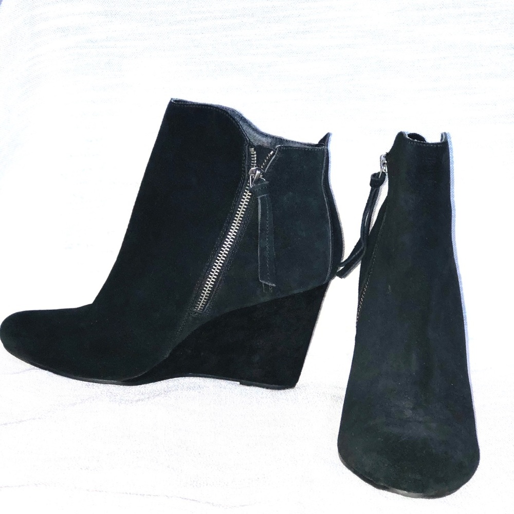 Dolce Vita | black suede bootie SZ 10